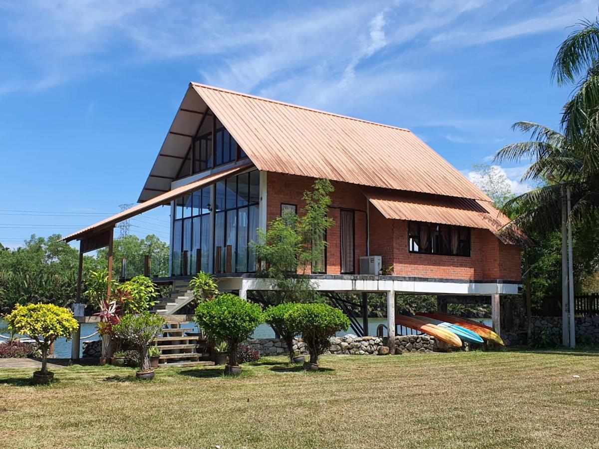 Homestay Ala Riverview Lodge コタバル エクステリア 写真