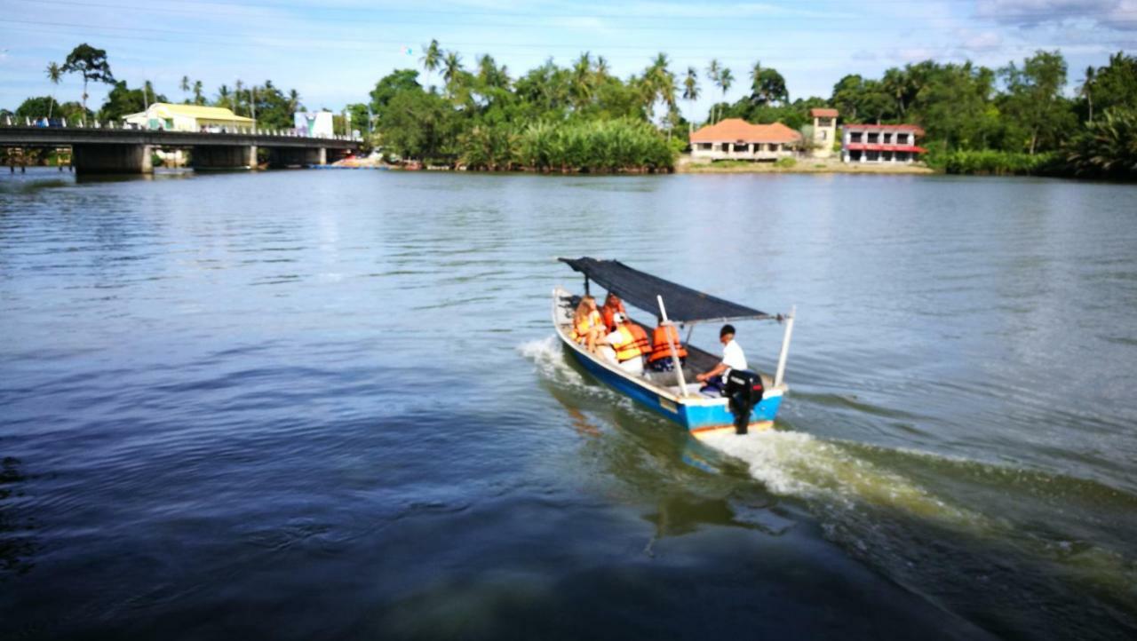 Homestay Ala Riverview Lodge コタバル エクステリア 写真